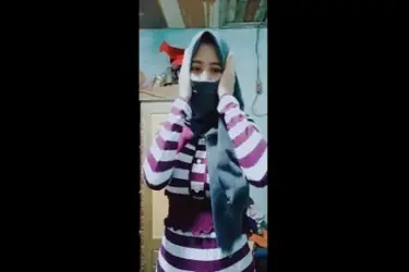 Cewek Jilbab Buka Bukaan Colmek Becek Ganas WOT Lumer HD poster