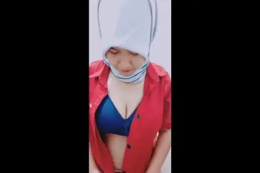 Dede Colmek Sendiri Memek Basah Sampe Banjir Brutal poster
