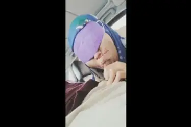 Jilbab Biru Nekat BJ Dalam Mobil di Parkiran Padat