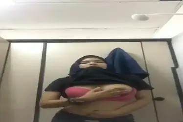 Mahasiswi Hijab Kepanasan Sepulang Kampus Langsung Live