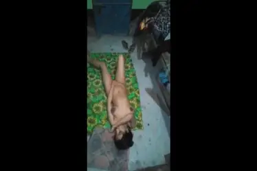 Ngentot Cewek Hijab Di Atas Alas Bunga Kualitas HD Sempurna
